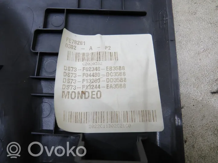 Ford Mondeo MK V Sivuhelman/astinlaudan suoja 