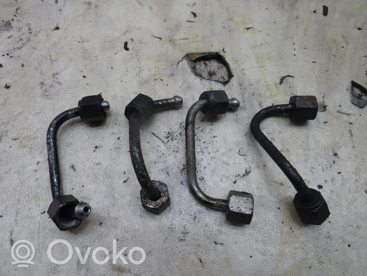 Ford Kuga II Fuel injector supply line/pipe 