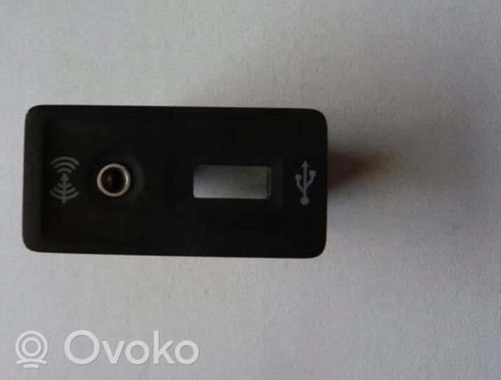 Volkswagen Golf VII Câble adaptateur AUX 5G0035222D