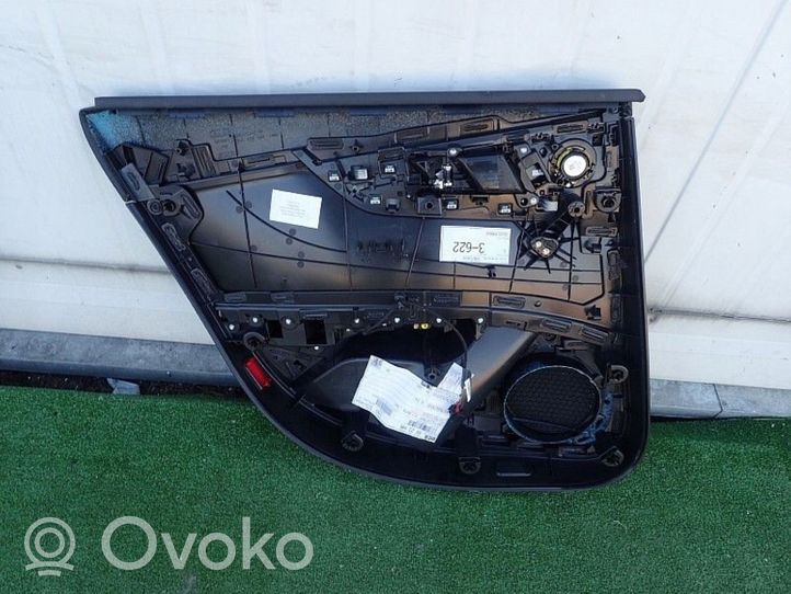 Audi A4 S4 B9 Takaoven verhoilu 8W0867488