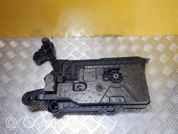 Volkswagen Golf VII Boîte de batterie 5Q0915331J