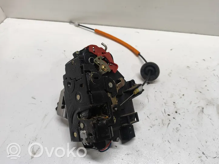 Audi A4 S4 B6 8E 8H Etuoven lukko 8E0839015C