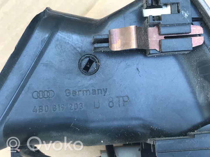 Audi A4 S4 B7 8E 8H Oro grotelės gale 4B0815743