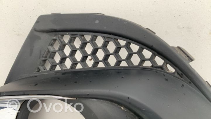 Opel Astra J Priešrūkinio žibinto apdaila/ grotelės 13365038