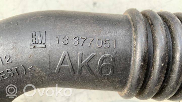 Opel Astra J Välijäähdyttimen letku 13377051