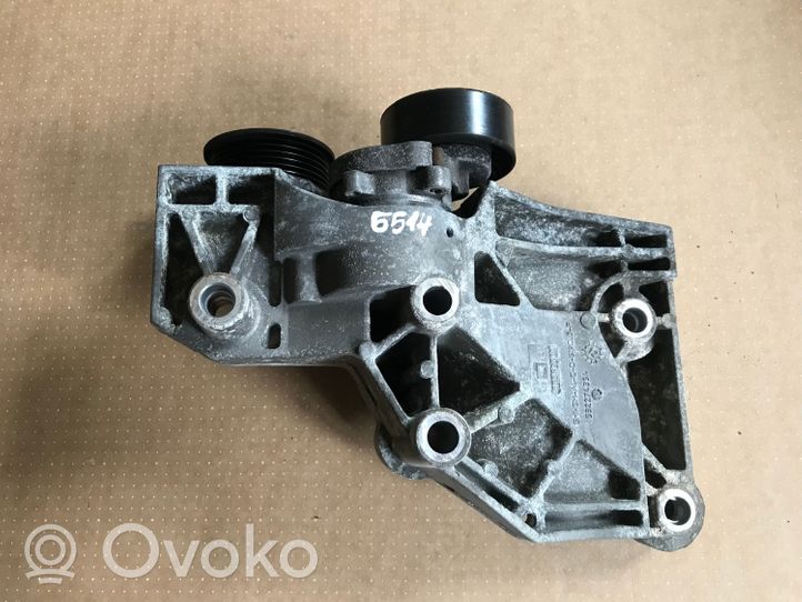 Opel Astra J Uchwyt / Mocowanie sprężarki klimatyzacji 55582510