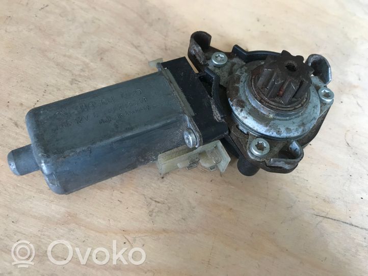 Opel Astra H Moteur de toit escamotable 13228557