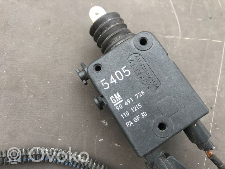 Opel Astra H Silniczek / Siłownik zamka centralnego 90491728