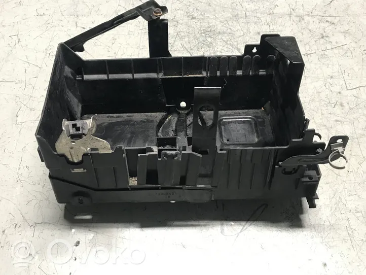 Opel Zafira C Battery tray 13354420