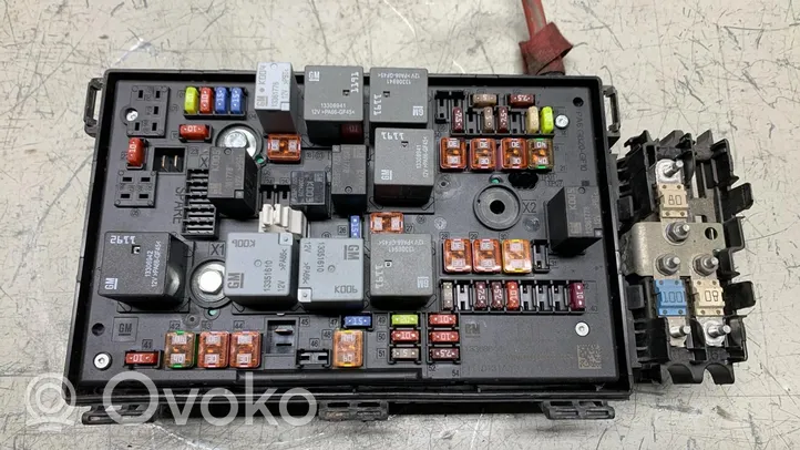 Opel Zafira C Fuse module 13368644