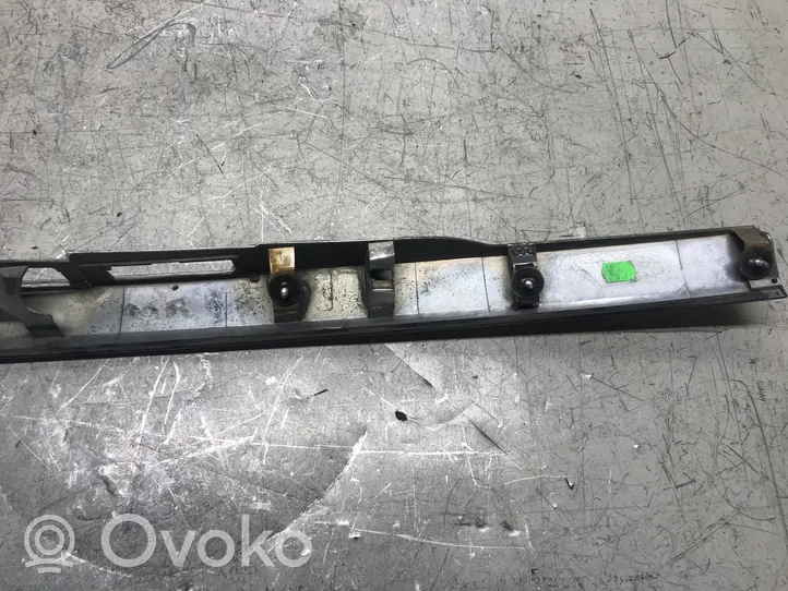 Opel Zafira B Takaluukun rekisterikilven valon palkki 13137862