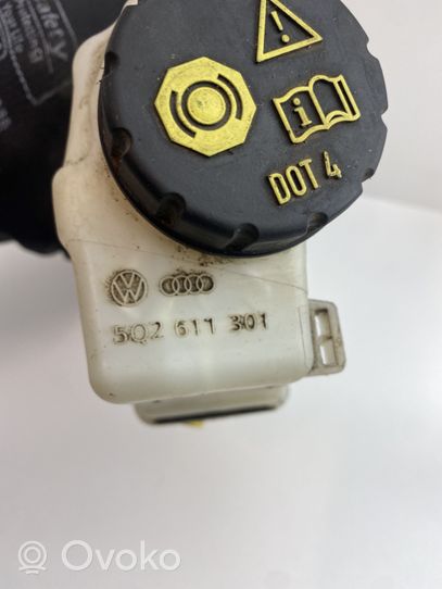 Volkswagen PASSAT B8 Brake fluid reservoir 5Q2611301