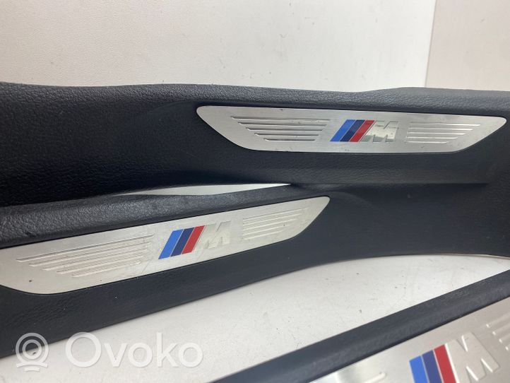 BMW X5 F15 Garniture de marche-pieds arrière 51437284577