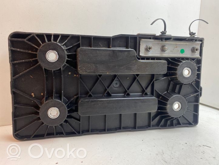 Volkswagen PASSAT B8 Batteriegestell 3Q0804869