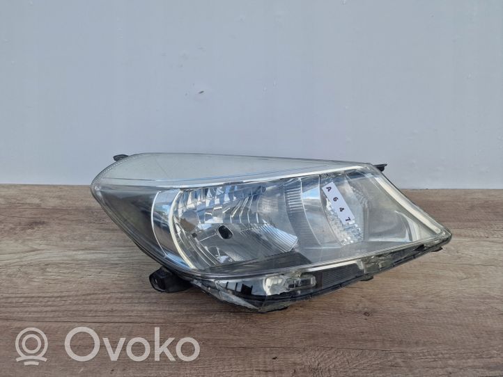 Toyota Yaris Lampy przednie / Komplet 811300D450