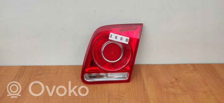 Volkswagen Jetta IV Lampy tylnej klapy bagażnika VP8VKX13B504