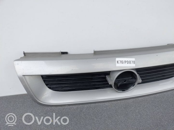 Opel Vectra A Grille calandre supérieure de pare-chocs avant 90461334