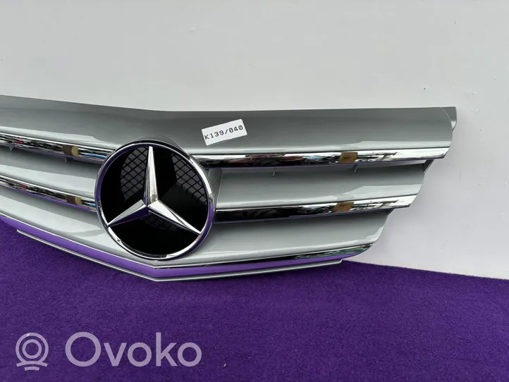 Mercedes-Benz B W245 Grotelės priekinės A1698881660