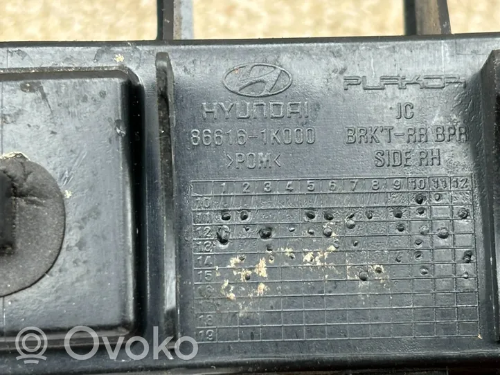 Hyundai ix20 Takapuskurin kannake 86616-1K000