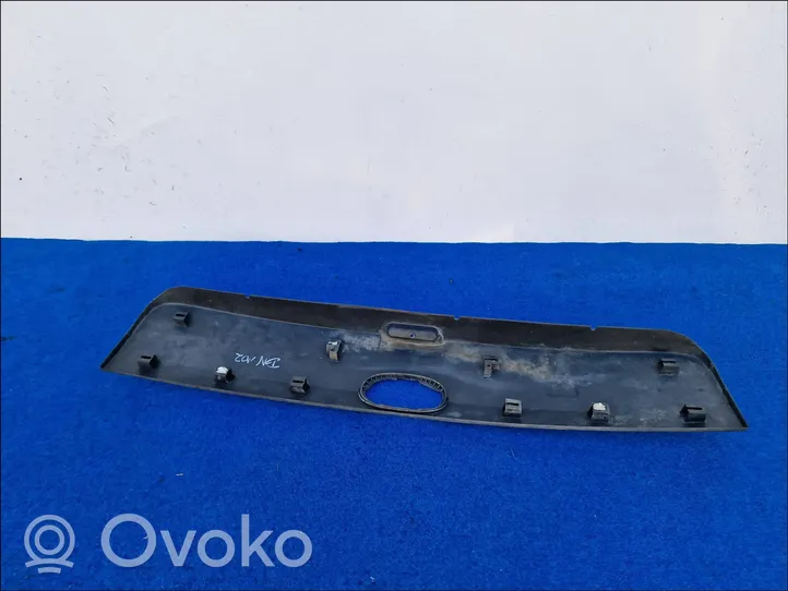 Renault Kangoo I Becquet de lunette arrière 628952659R