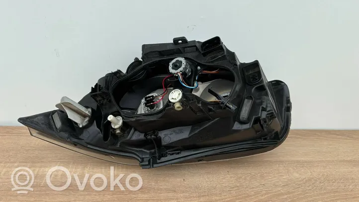 BMW 1 E82 E88 Lampa przednia 7249650-02