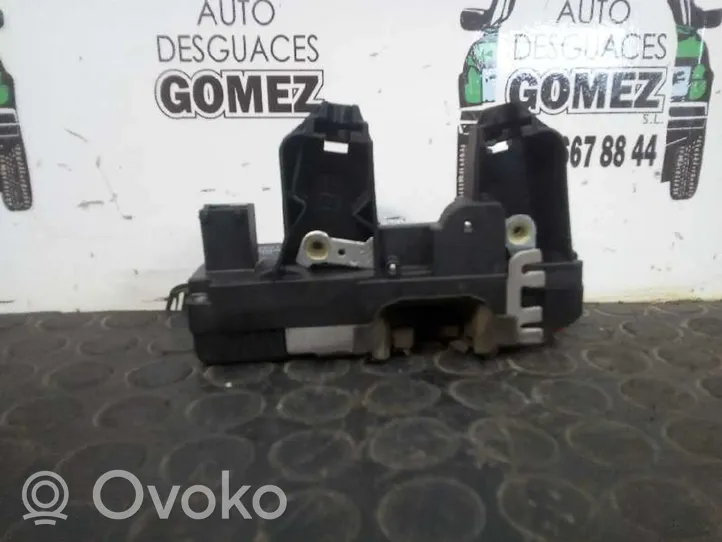 Opel Vivaro Sliding door lock 