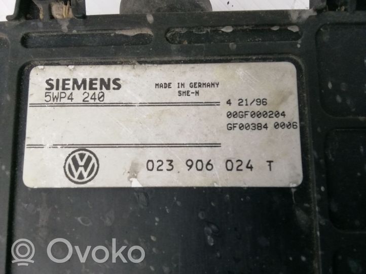 Volkswagen Transporter - Caravelle T4 Sterownik / Moduł ECU 023906024T