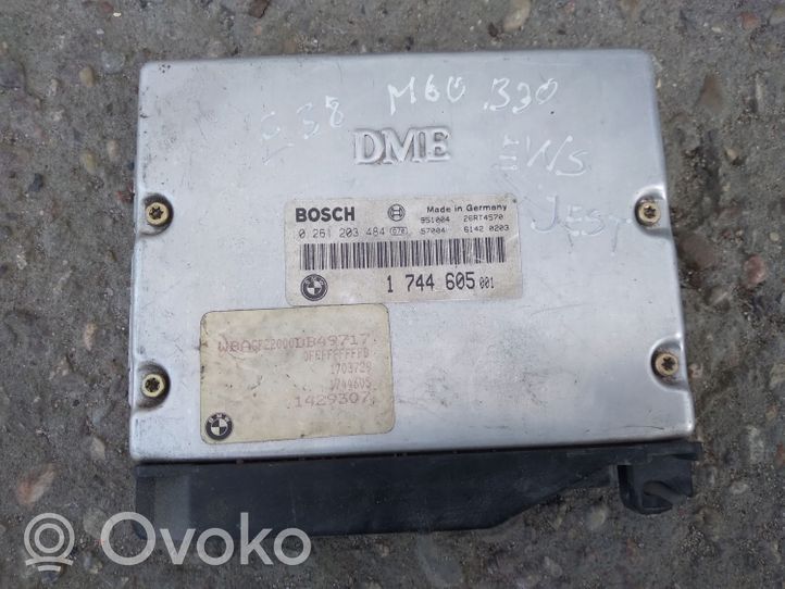 BMW 7 E38 Calculateur moteur ECU 1774605