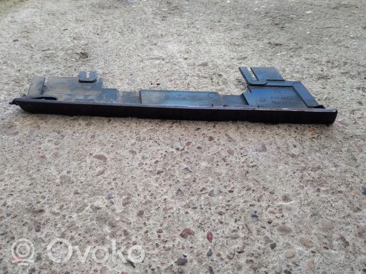 BMW 7 E38 Moldura inferior de faro delantero/faro principal 8157938