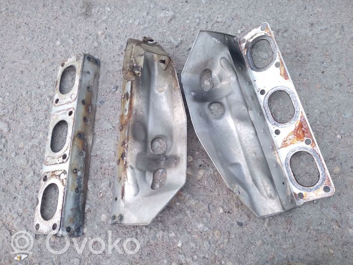 BMW 5 E39 Heat shield in engine bay 7502347