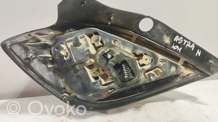 Opel Astra H Listwa pod lampę tylną 159732