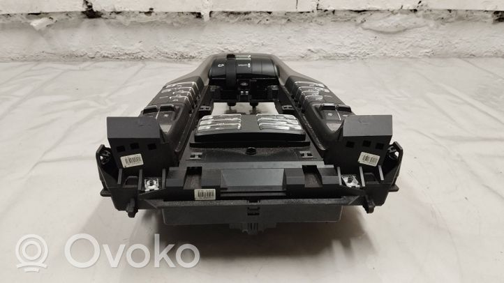 Porsche Cayenne (92A) Konsola środkowa / Panel sterowania 7P5864785A