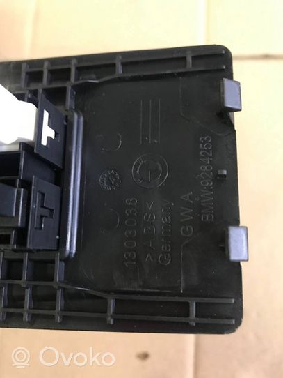 BMW 2 F45 Gniazdo / Złącze USB 9284253