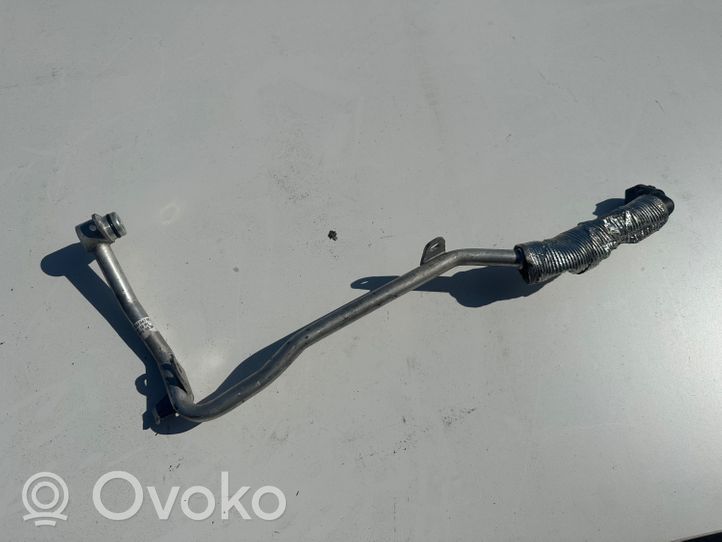 BMW 2 F46 Tubo flessibile del liquido di raffreddamento del motore 8589047