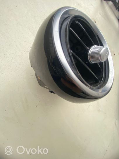 Mercedes-Benz C W205 Sisälämmityksen ilmastoinnin korin kotelo A2058301154