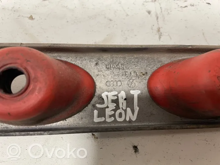 Seat Leon (5F) Äänenvaimentimen kannattimen pidin 
