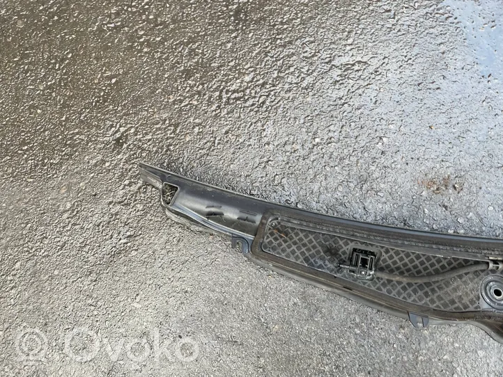 Mercedes-Benz C W204 Rivestimento del tergicristallo A2048303313