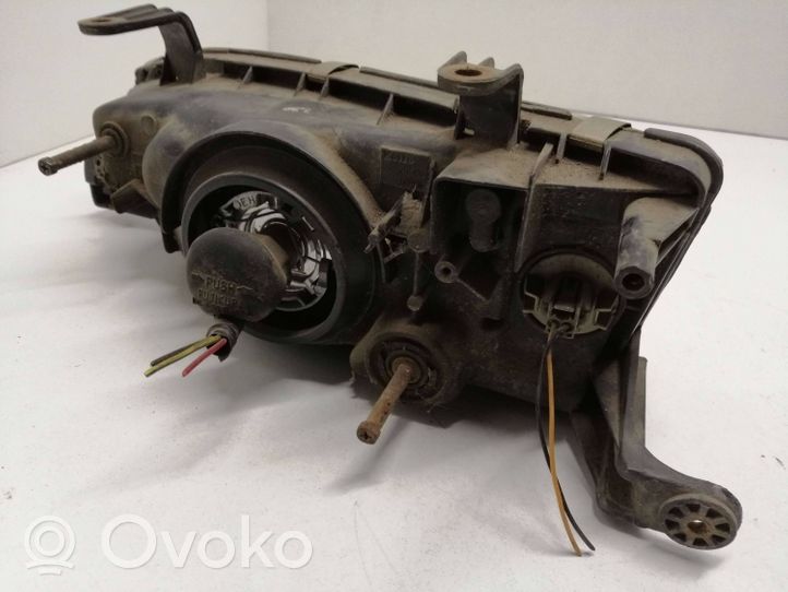 Subaru Legacy Lampa przednia 10020580