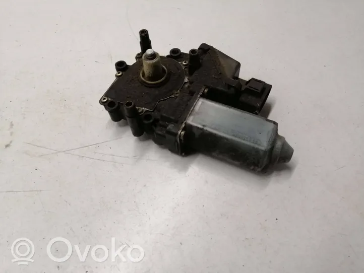 Audi A4 S4 B5 8D Priekinis varikliukas langų pakėlėjo 0507190125