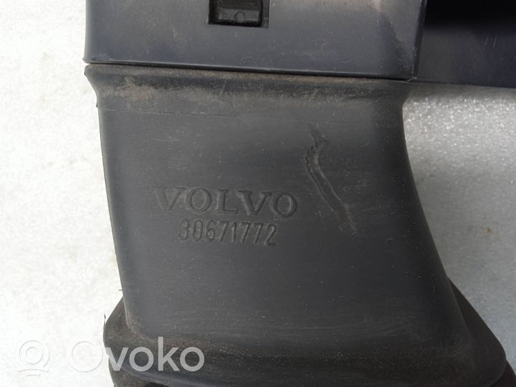 Volvo V60 Oro paėmimo kanalo detalė (-ės) 30671772