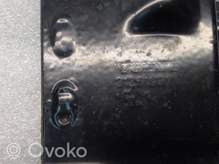 Volvo V60 Uchwyt / Mocowanie chłodnicy 31261931