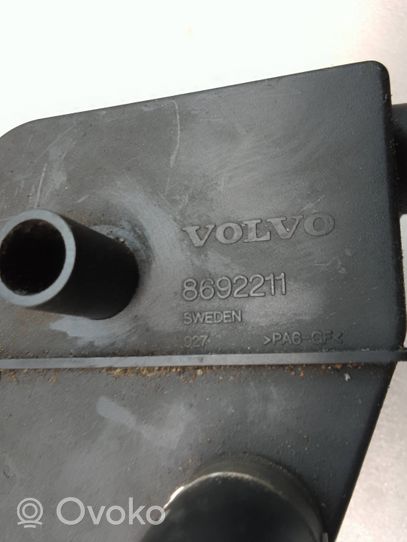 Volvo XC70 Sfiato/tubo di sfiato/tubo flessibile 8692211
