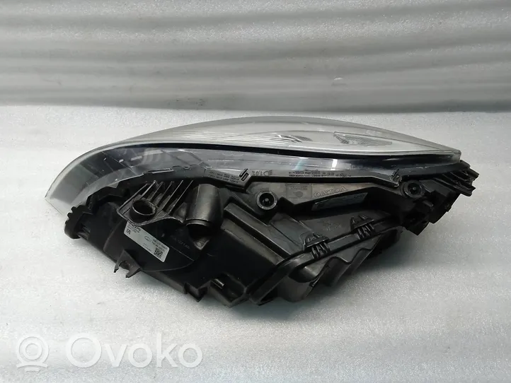 Volvo V40 Lampa przednia 31420008