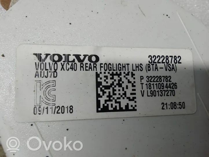 Volvo XC40 Задний бампер фонарь 32228782