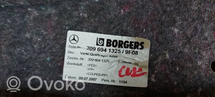 Mercedes-Benz CLK A209 C209 Tavaratilan/takakontin alempi sivuverhoilu 2096941325