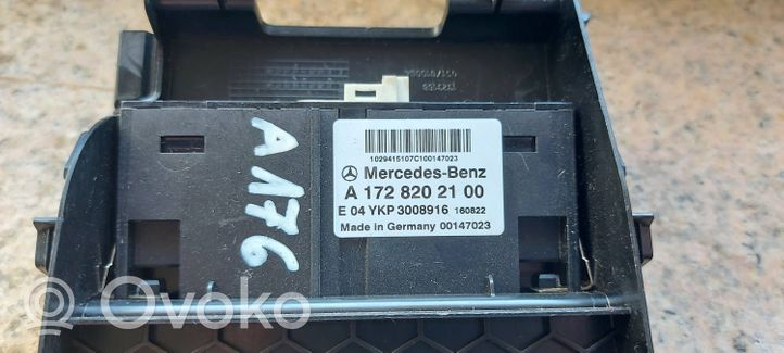Mercedes-Benz B W246 W242 USB-pistokeliitin A1728202100