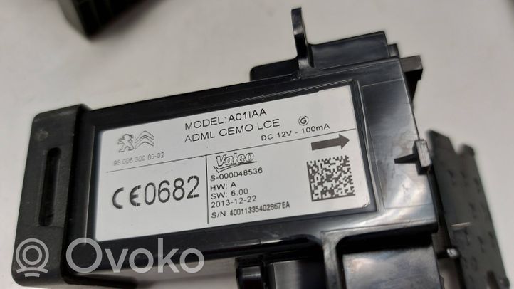 Citroen C4 II Picasso Komputer / Sterownik ECU i komplet kluczy 9808016480