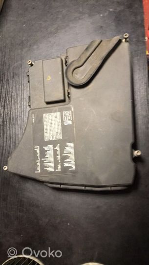 BMW 7 E38 Fuse box cover 1747665