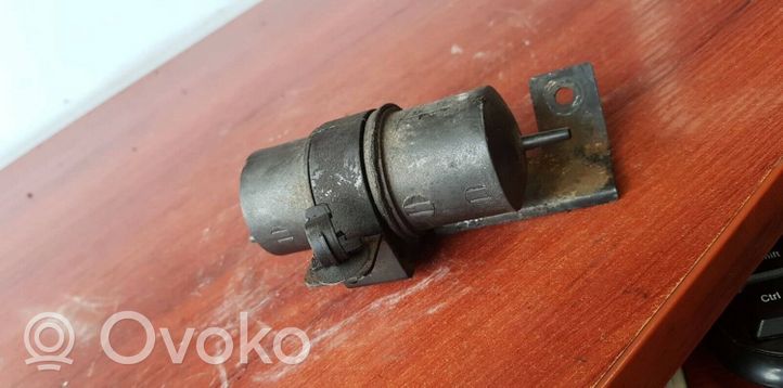 BMW 7 E38 Unterdruckbehälter Druckdose Druckspeicher Vakuumbehälter 1312762