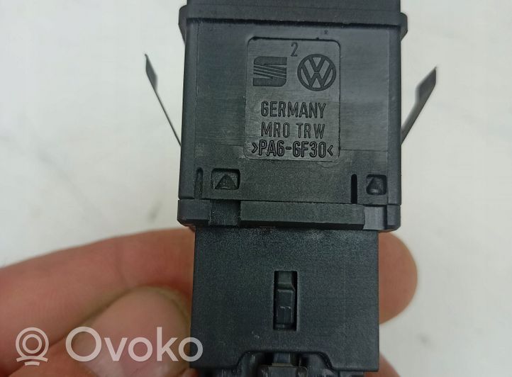 Volkswagen Polo Przycisk świateł awaryjnych 6Q0953235A